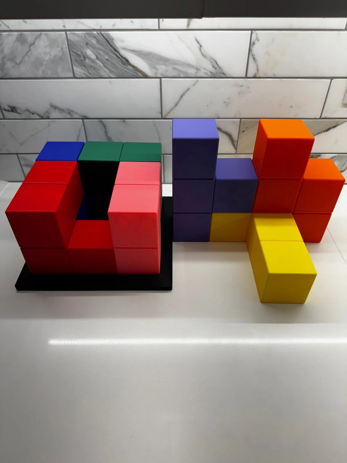 Soma Cube Puzzle – 7 Piece 3D Printed Brain Teaser with Display Base – Retro