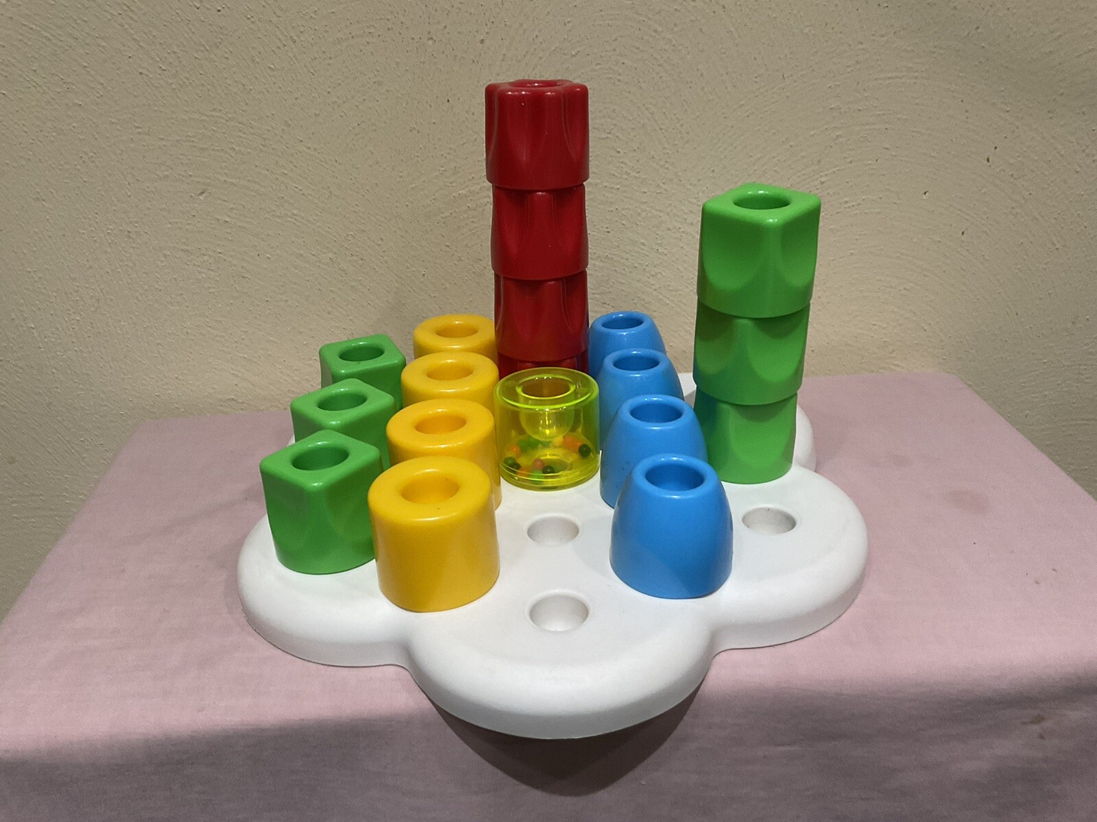 QUERCETTI SOFT TODDLER PEGBOARD WITH 24 JUMBO PEGS/4 COLORS + BONUS RATTLE PEG