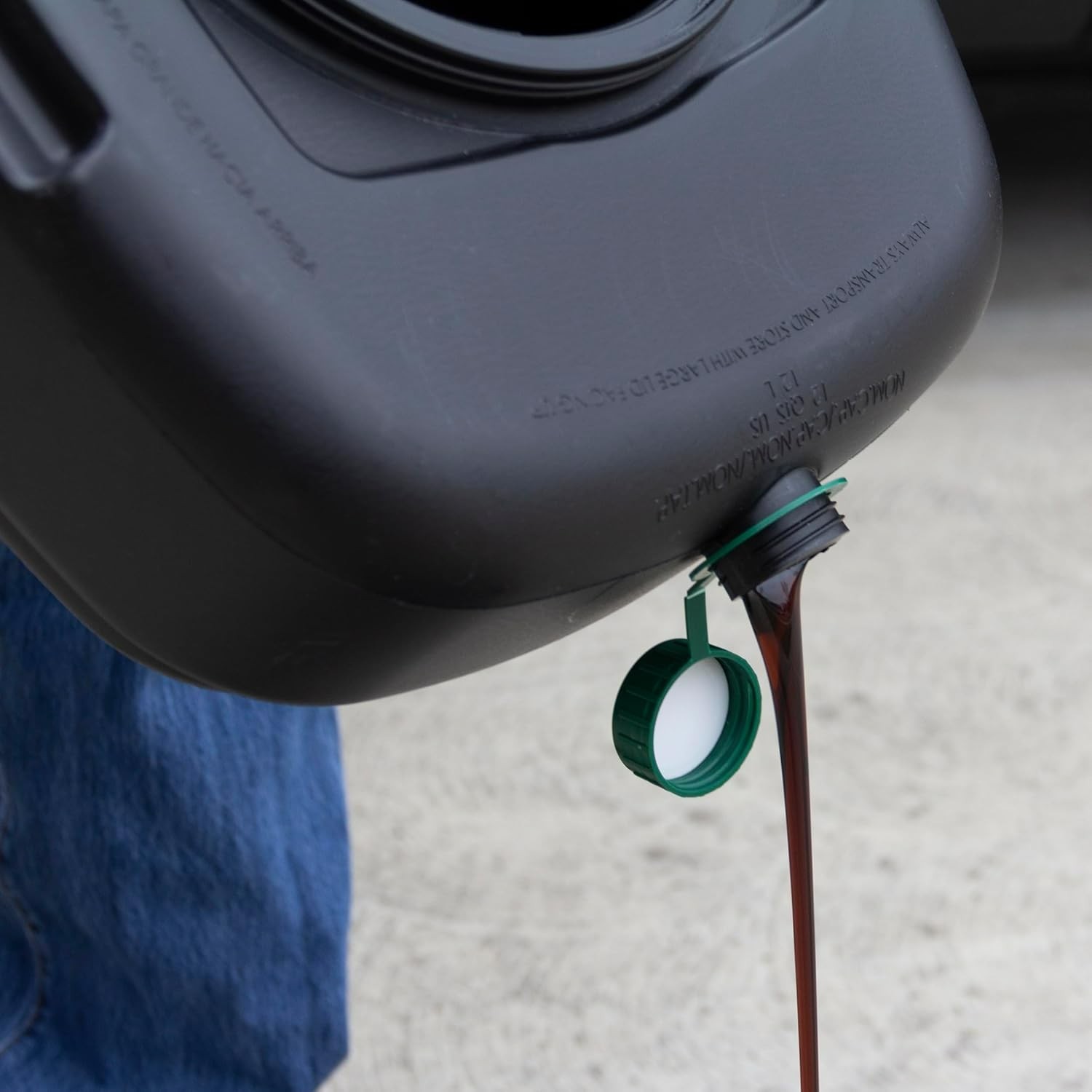 AM06984 12 Quart Oil Drain Pan with Lid, Filter Drain Screen, and Pour Spout for