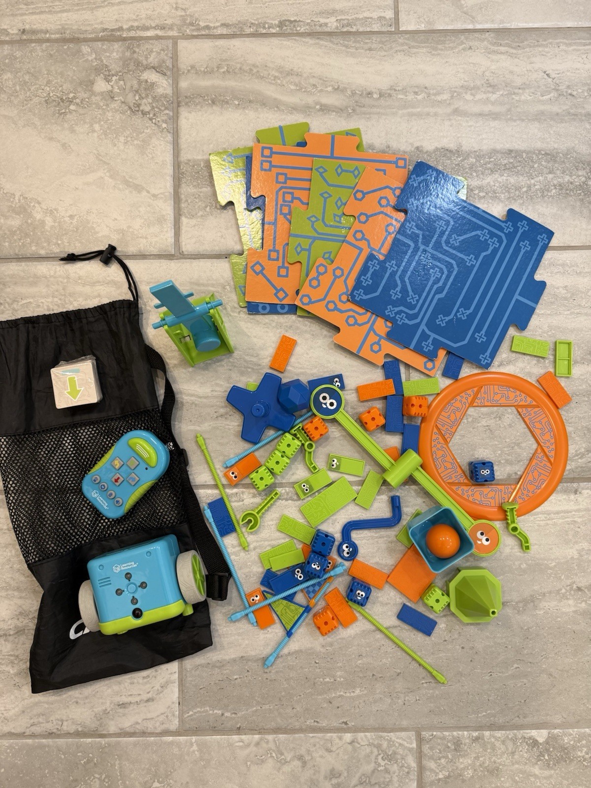 Botley The coding Robot + Remote • 66 Accessories + Unopened Cards + Bag – STEM