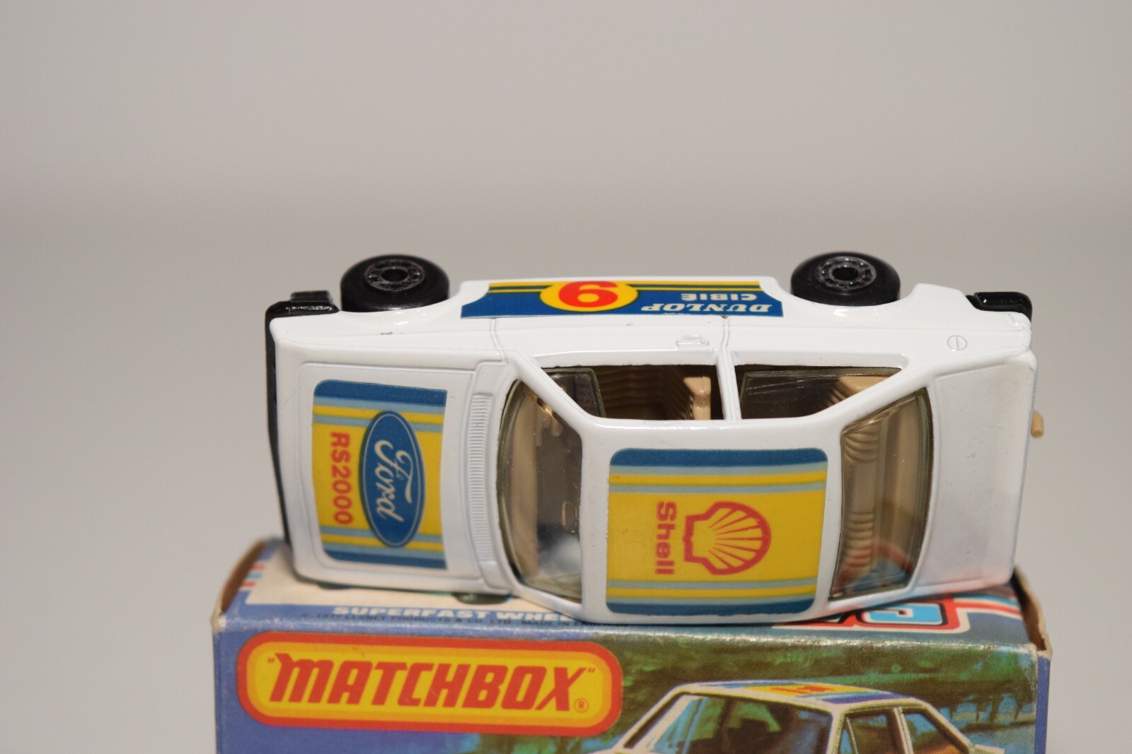 A94 1:64 3 INCH MATCHBOX SUPERFAST 9 FORD RS.2000 RS2000 RALLY WHITE MIB