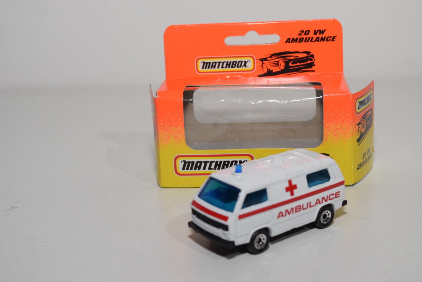 A94 1:64 3 INCH MATCHBOX LESNEY 20 VW VOLKSWAGEN AMBULANCE MIB RARE!