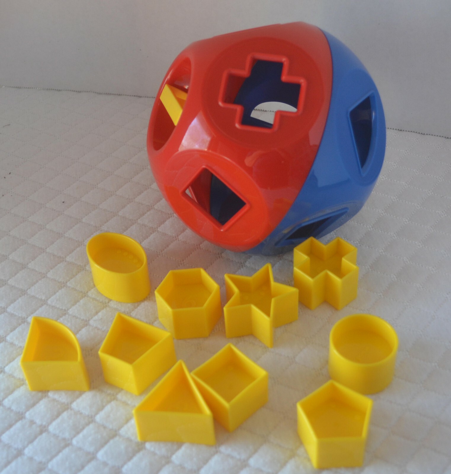 TUPPERWARE Classic SHAPE-O Ball – 6 months & Up Kid Favorite – SORTING TOY
