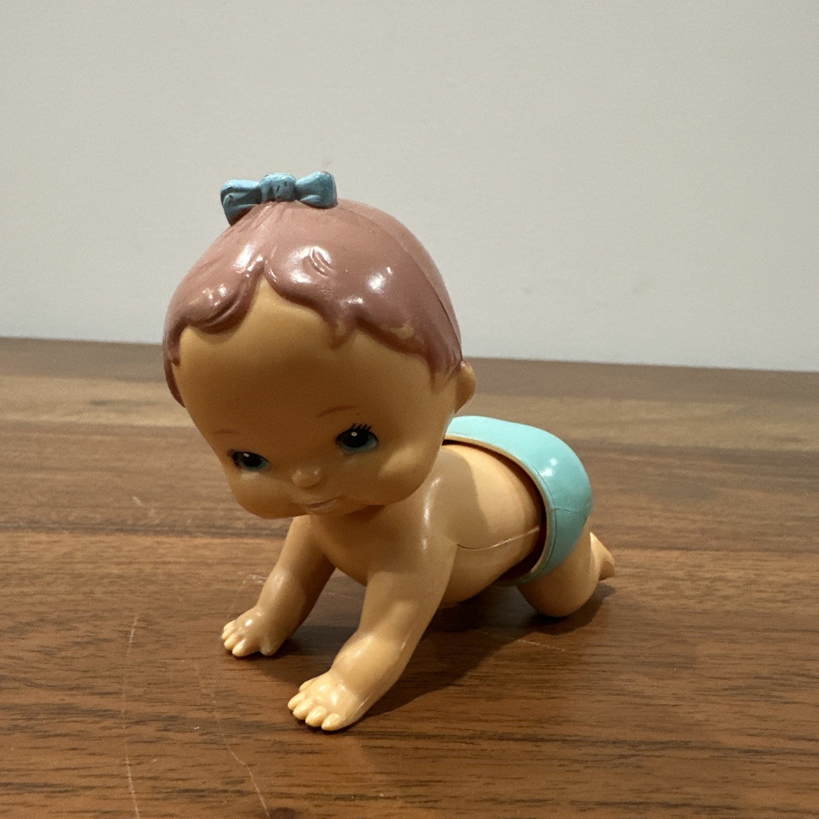 Vintage Tomy 1977 Wind Up Toy Crawling Baby Girl Blue Diaper & Hairbow ~ Tested