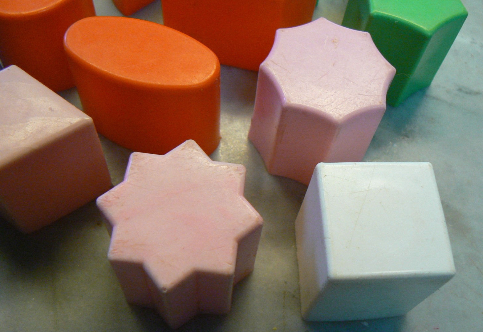 Activity Cube-Child Guidance – w/ 16 Different Shapes & 6 colors to Sort & match