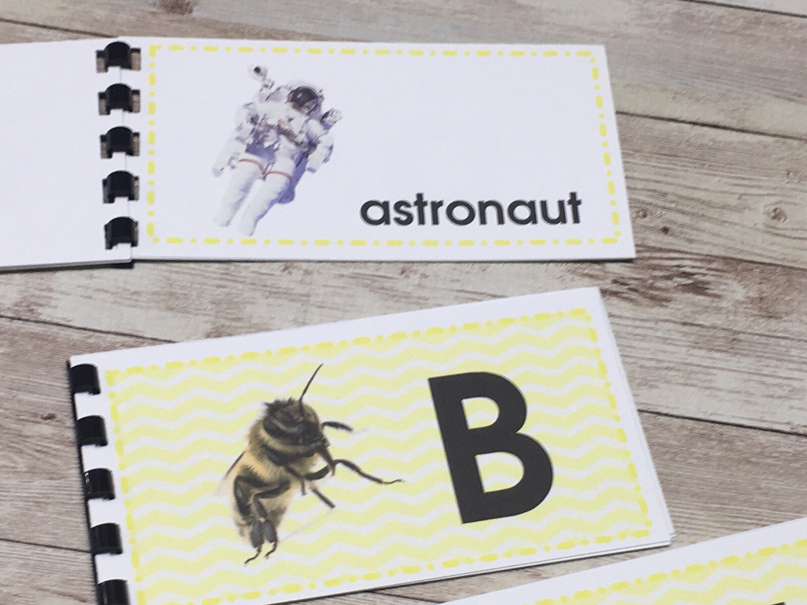 Pre-Reading Series – 26 Alphabet Pictures Booklets – preschool – Montessori
