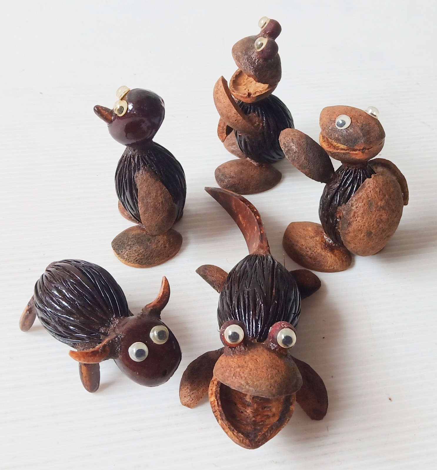 Tiny Coconut Shell Animals Sculpture – Eco-Friendly Desk Decor