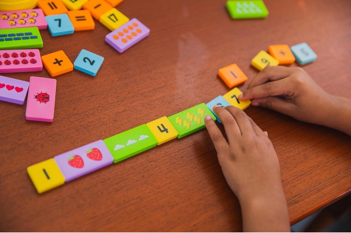 Educational Insights -60 Symbol & 40 Pictures Math Dominoes Add & Subtraction