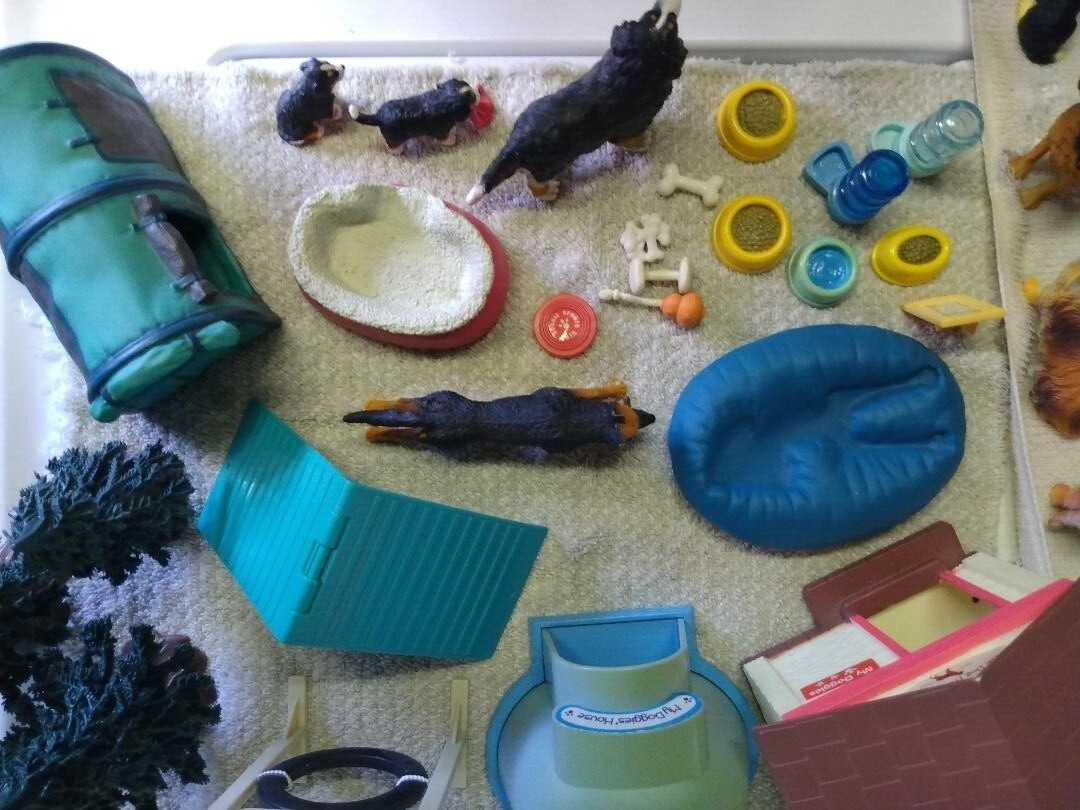 Constructive Playthings Dog Show Figure Incomplete Set with Additional Features