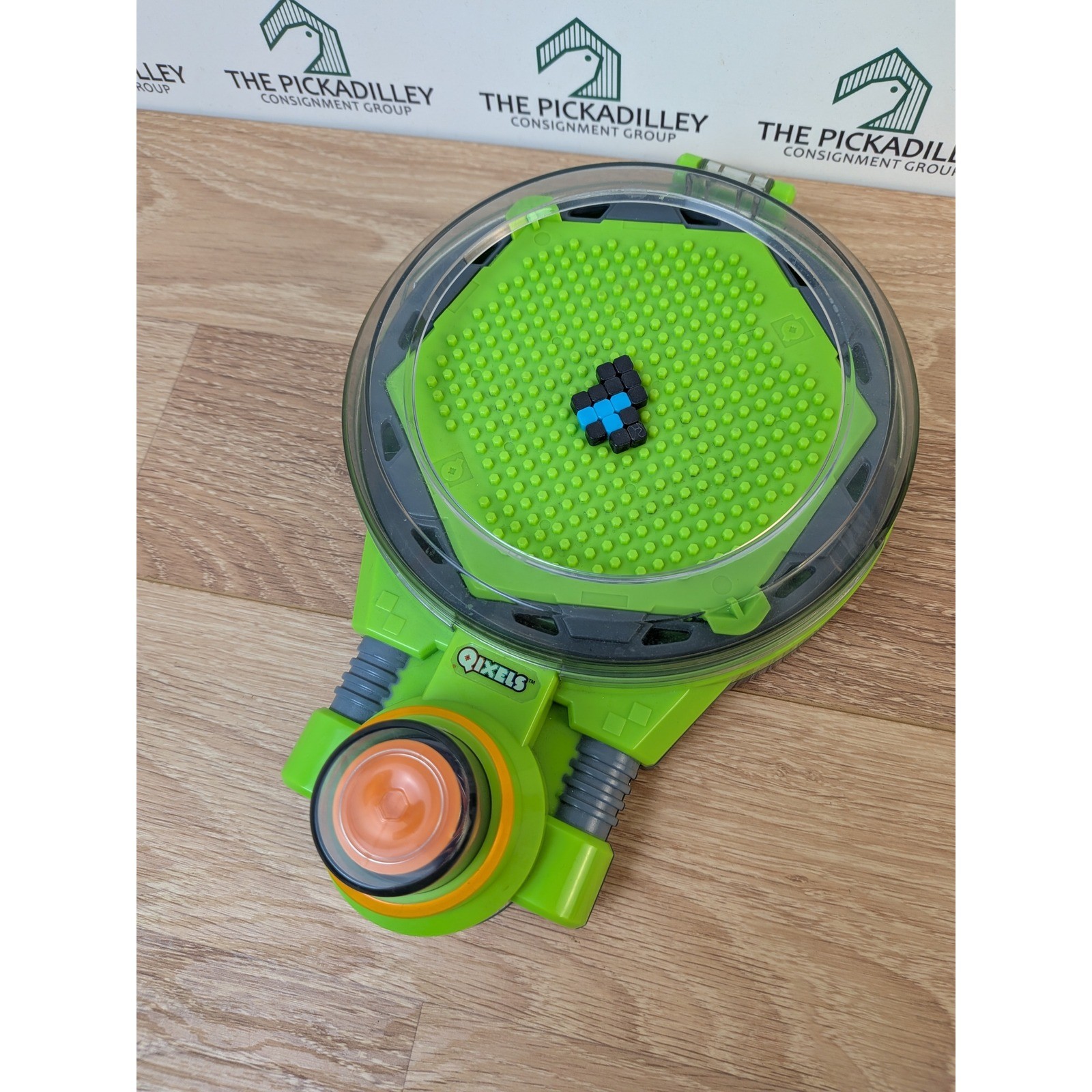Moose Toys Qixels Turbo Dryer Spinner Green Grey Pixel Art Water Fuse Bead