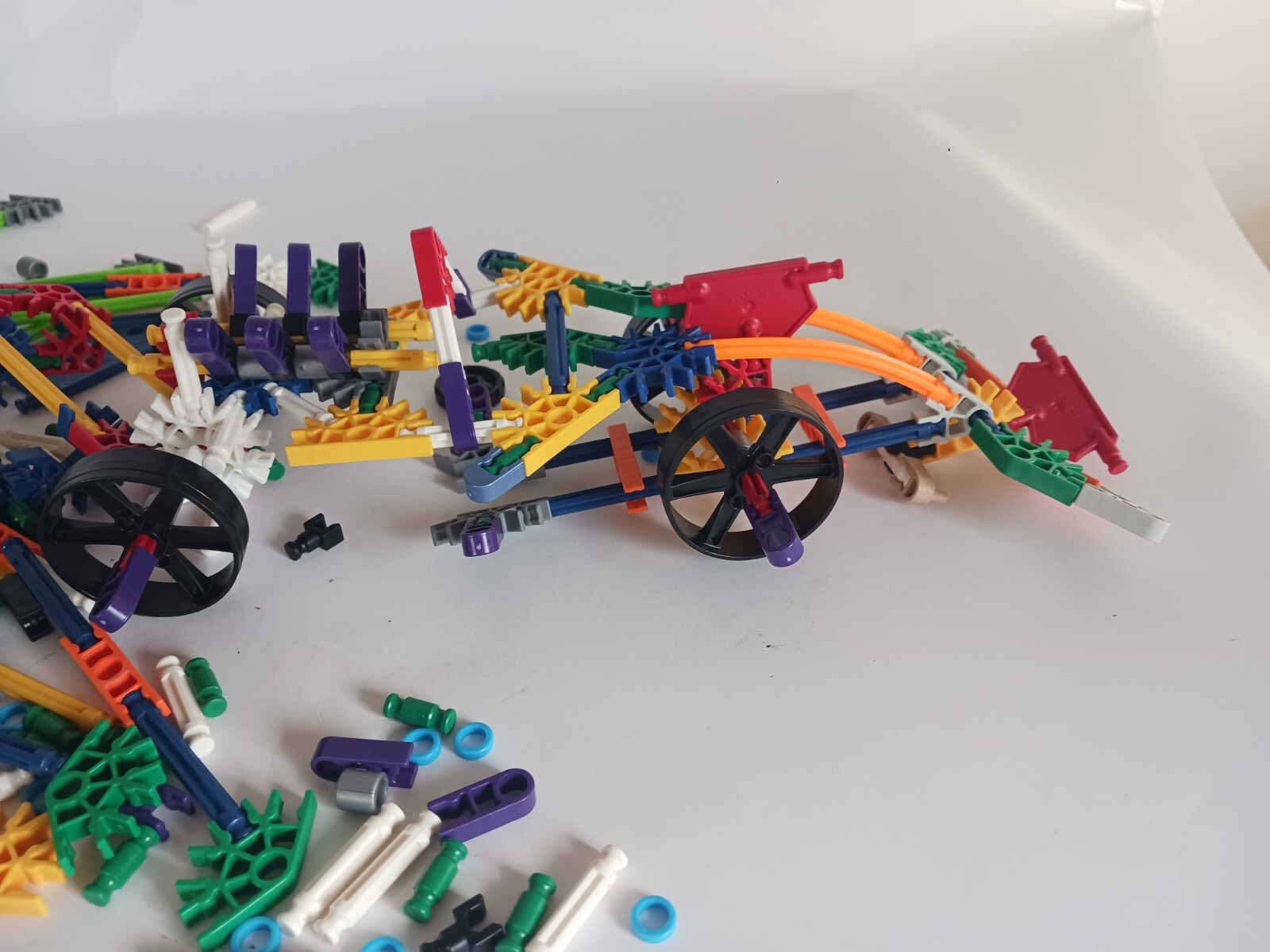 K’NEX Classics 300 Pc/ 20 Model Building Fun Blue Tub Creative Activity Playset