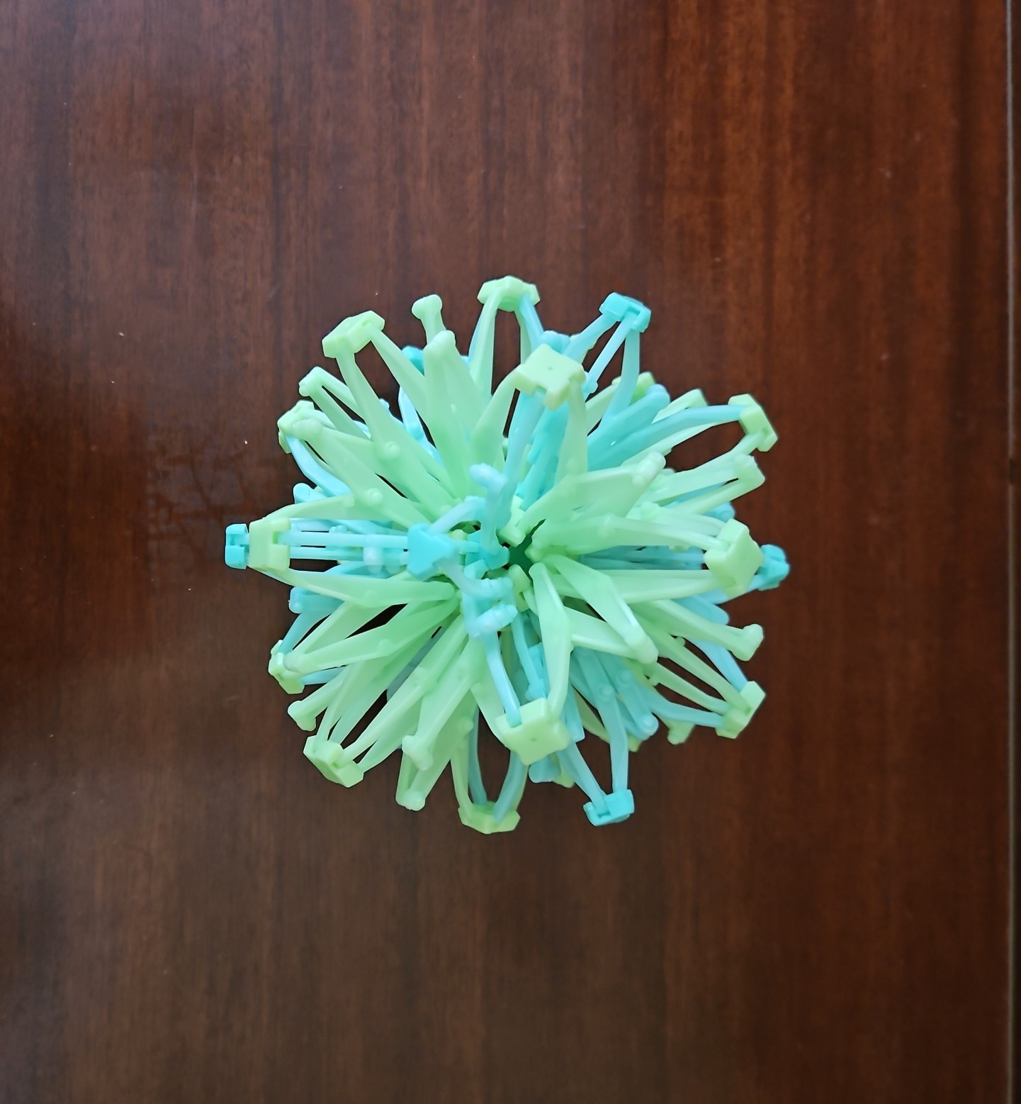 Hoberman expandable sphere ball. 6 ” to 12″. Green Moonglow Glow in the dark.