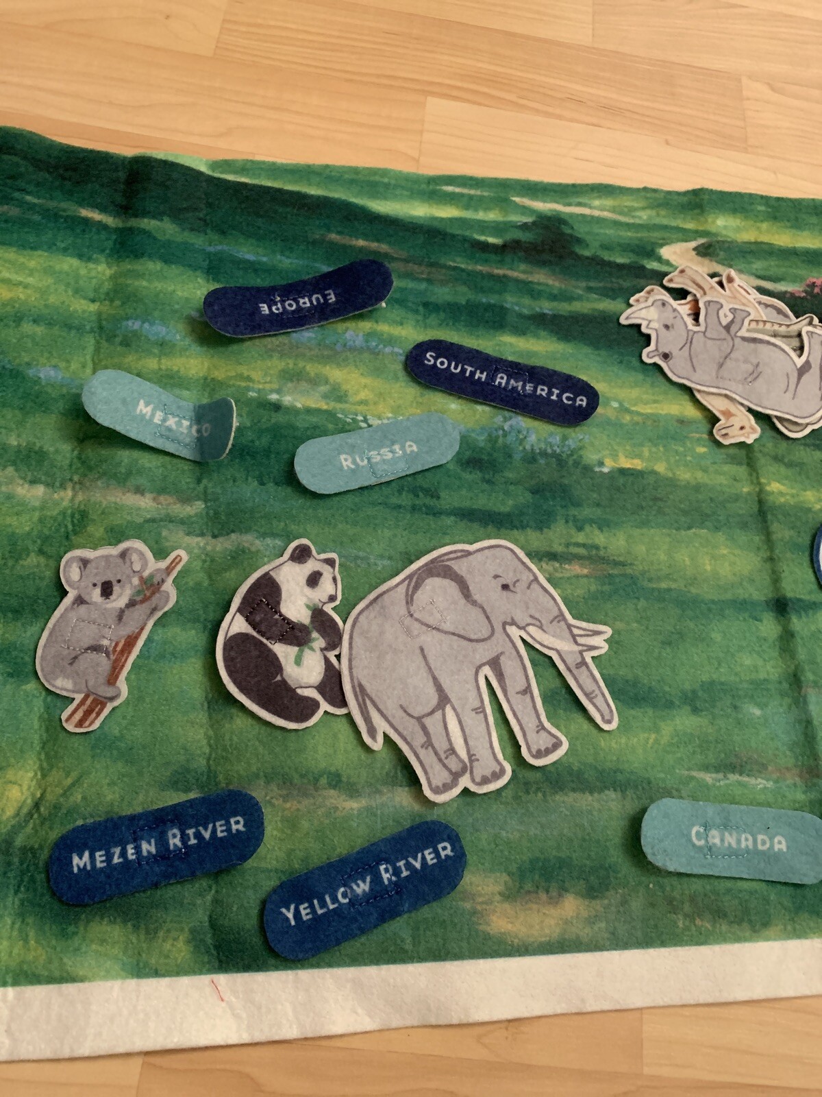 Little Folk Felts 1985 Felt animals And world locations learning Tool