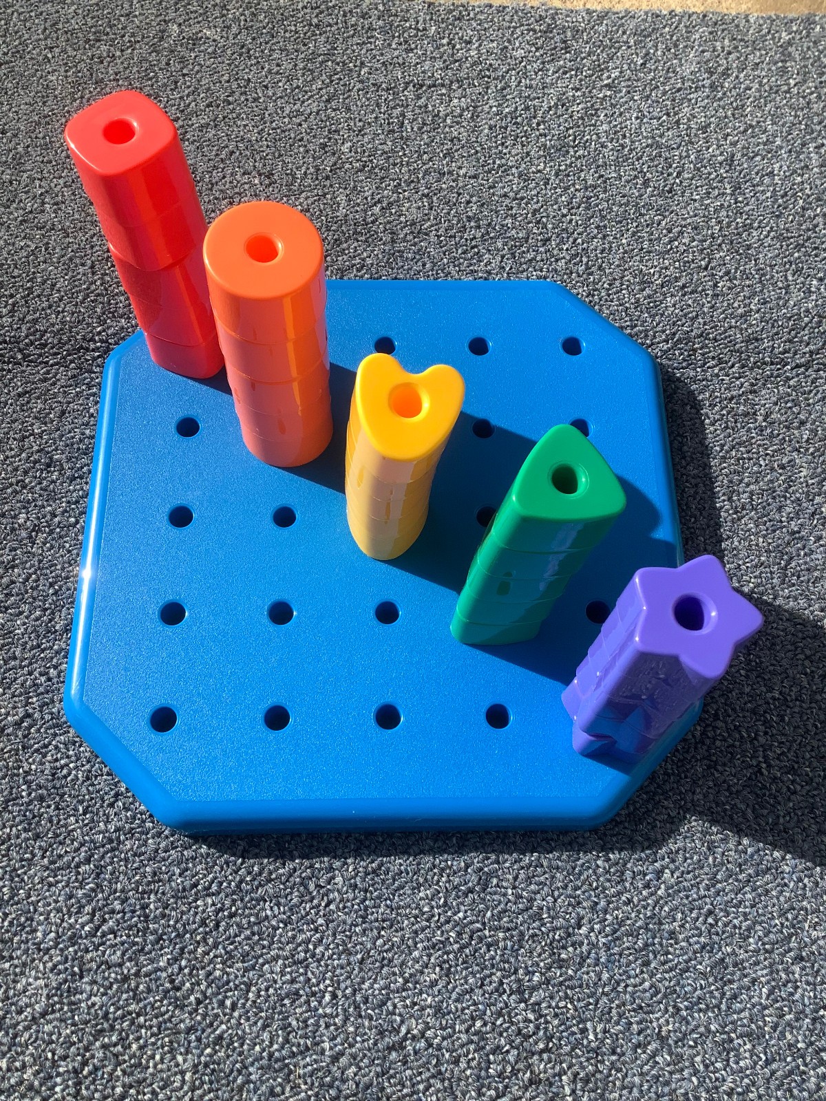 NEW! Avon Fun Beginnings Bright Shapes Pegboard #1 Sort by color & shape