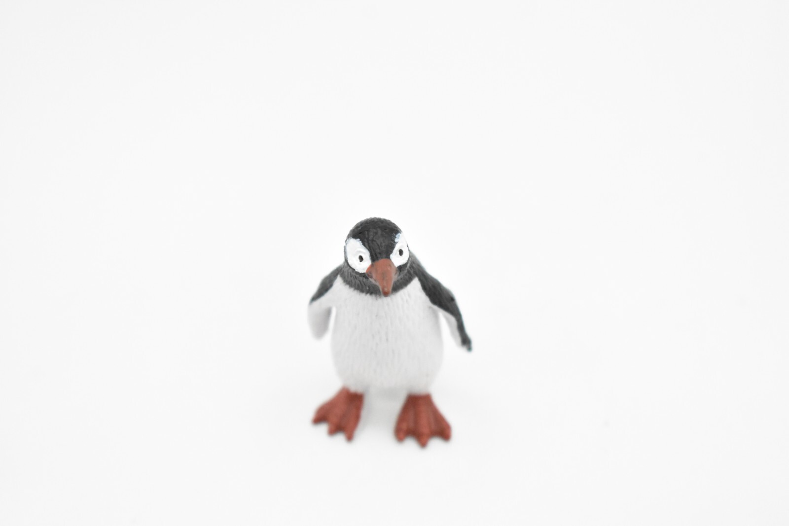 Penguin, Gentoo, Very Nice Plastic Model, Hand Painted Toy 1 3/4″ OK23 B618