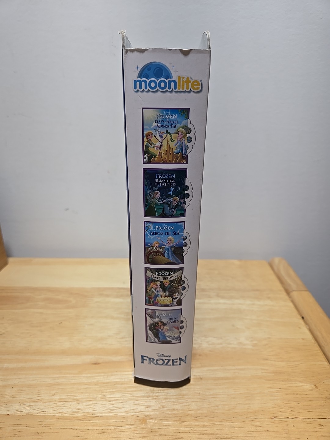 Moonlte Storybook Projector – Disney Frozen Gift Pack – Projector & 5 Stories