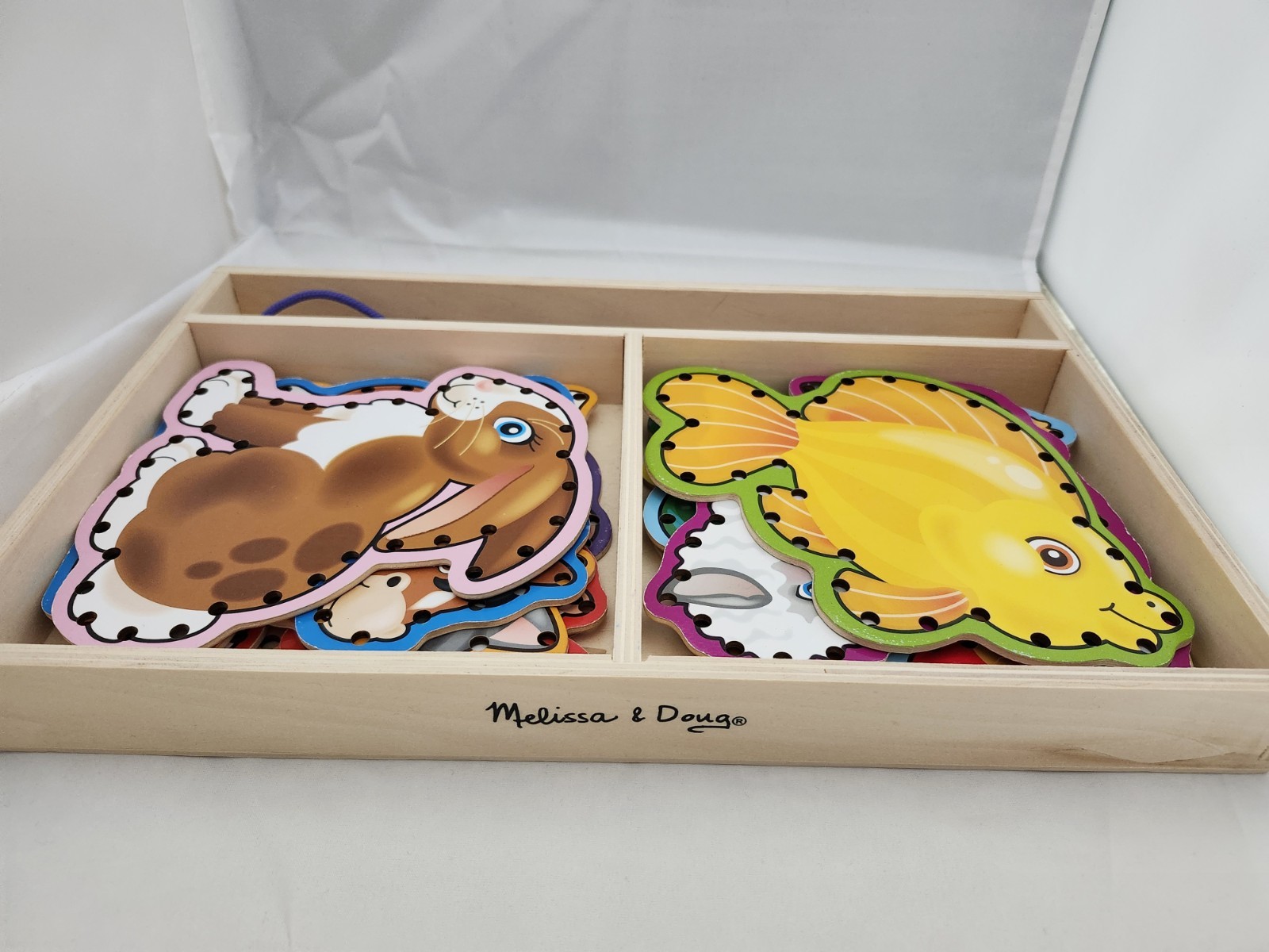 Melissa & Doug Lace & Trace Farm Animal Set With Wooden Case 10 Animals 1 String