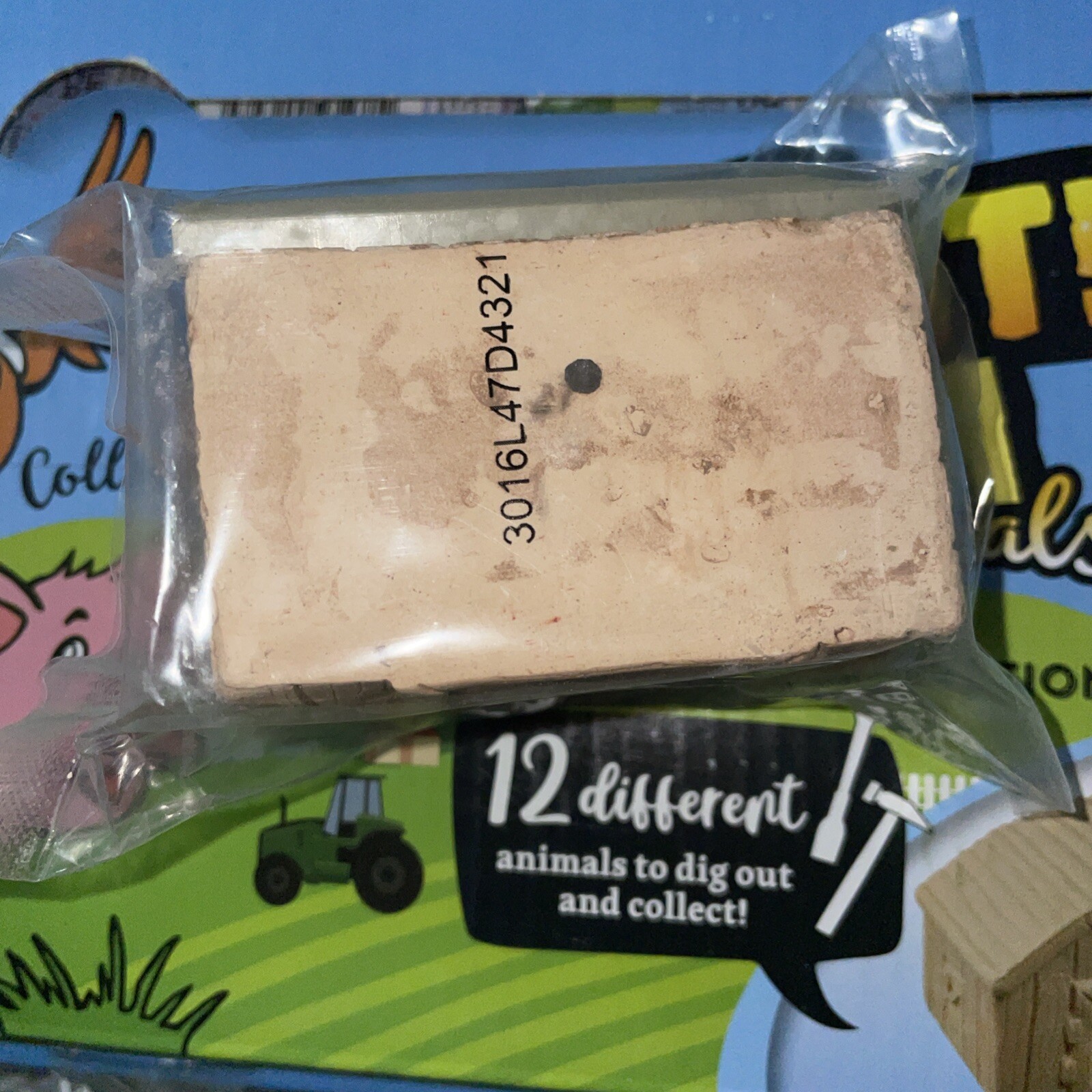 2-Thames & Kosmos I Dig It! Farm Animal Excavation Kit – Surprise Animal Inside