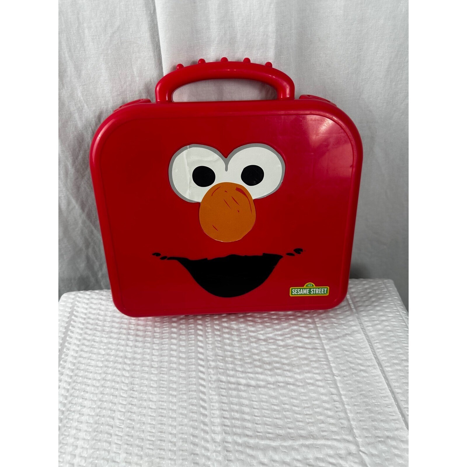 Letter “D” for Elmo On The Go learning game.