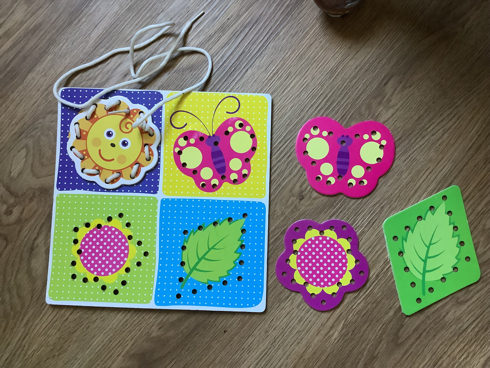 Set Of Lacing Cards 1 large Wooden And 4 Smaller Shapes (summer theme)