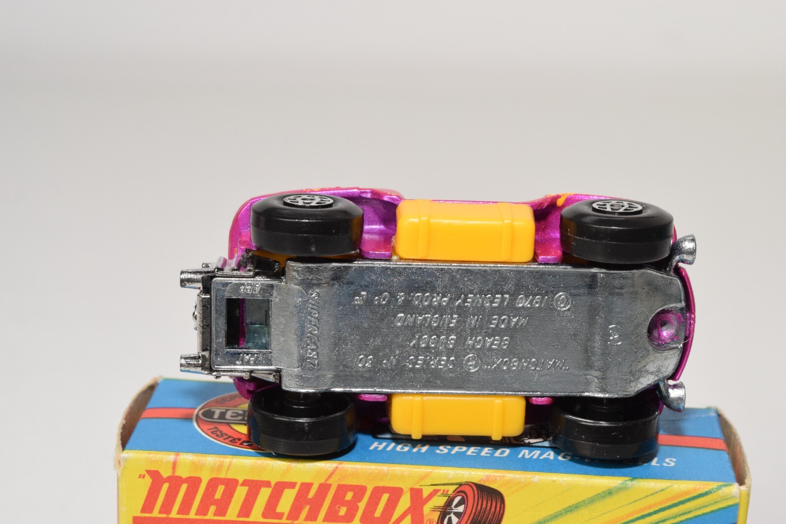 A94 1:64 3 INCH MATCHBOX SUPERFAST 30 BEACH BUGGY METALLIC PINK WITH MUD MIB