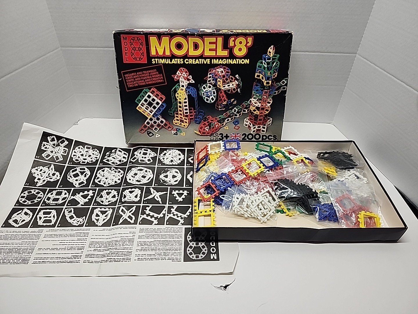 Vintage MODEL 8 STIMULATES CREATIVE IMAGINATION 600pc Building Set 585 Pieces