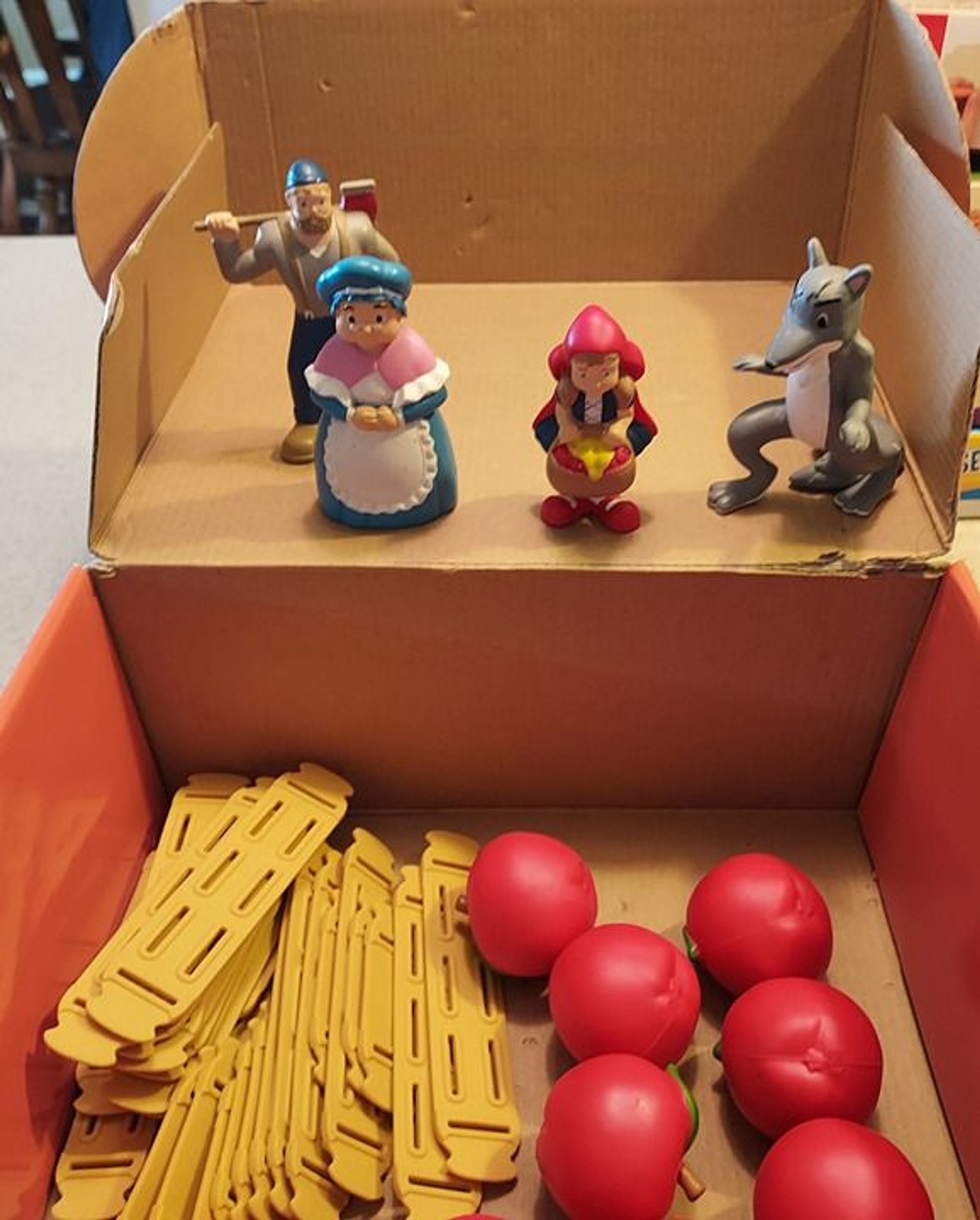 Lakeshore STEM Fairy Tales Problem Solving Kit – The Gingerbread Man USED