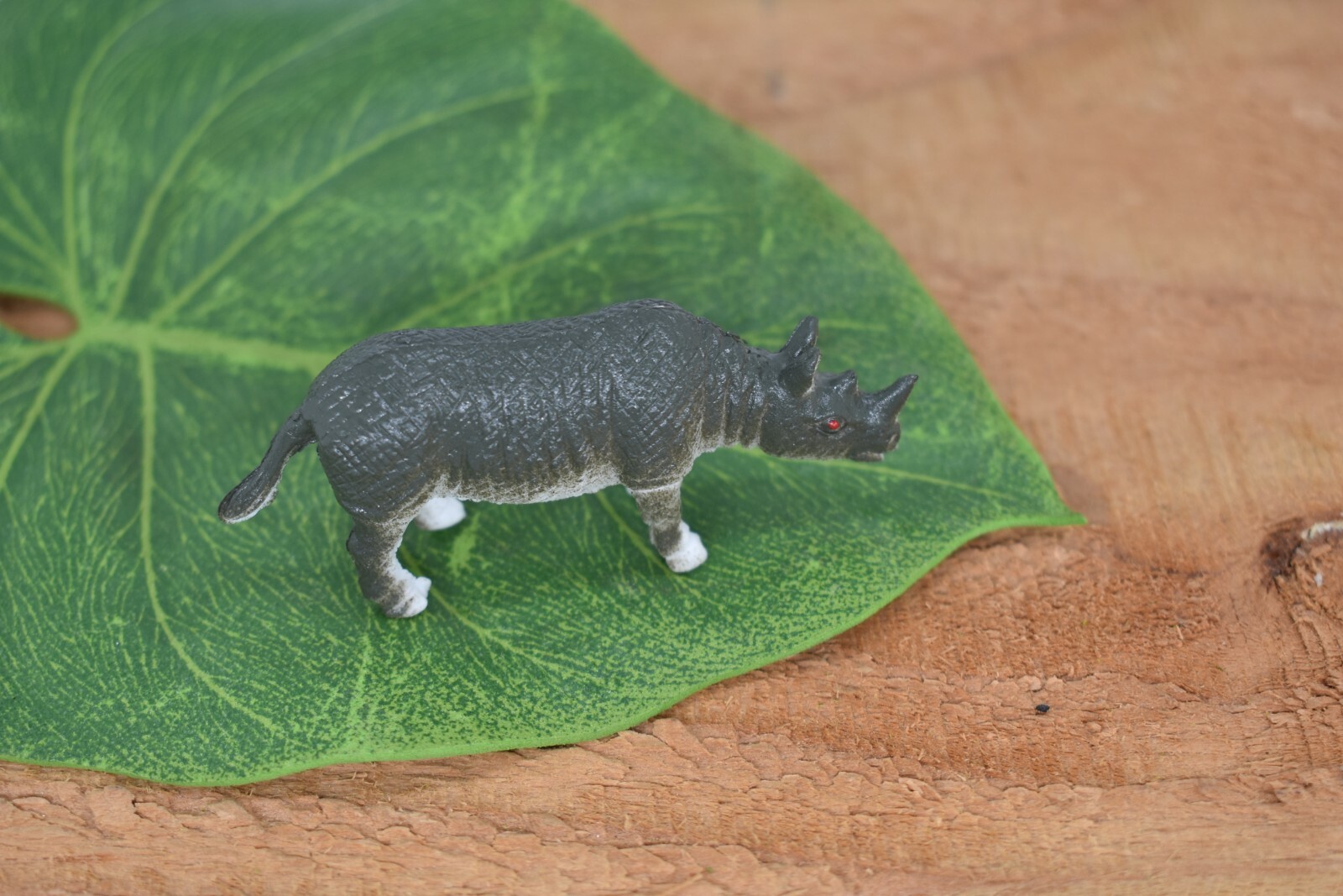 Rhino, Rhinoceros, Plastic Toy Animal Realistic Figurine Model 2.5″ F1035
