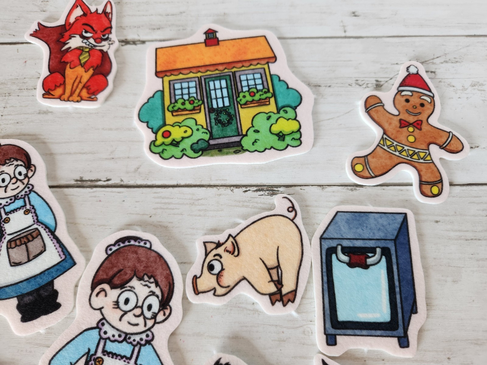 Twinkl Education “Gingerbread Man” Soft Felt Story Character Cut Outs