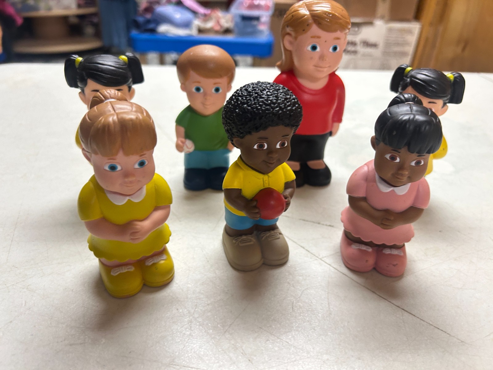 LAKESHORE EDUCATIONAL PRODUCT TODDLER DOLLHOUSE TEACHER W STUDENTS KIDS DOLLS