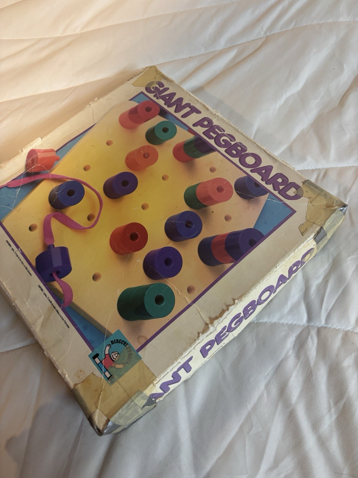 VINTAGE 1990 DISCOVERY TOYS – GIANT PEGBOARD 18 months fine motor toy 21 pieces