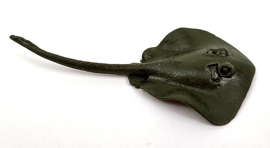 Mini Stingray Fish Figure Animal Replica PVC Toy Miniature Ocean Sea Creature 3+
