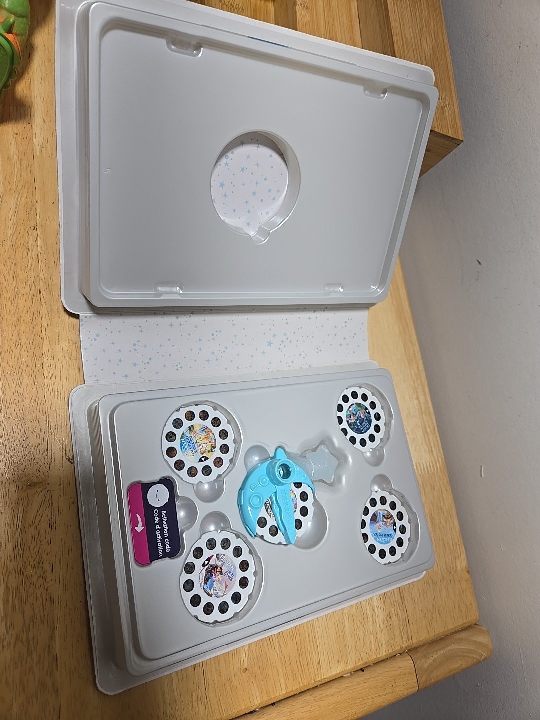 Moonlte Storybook Projector – Disney Frozen Gift Pack – Projector & 5 Stories