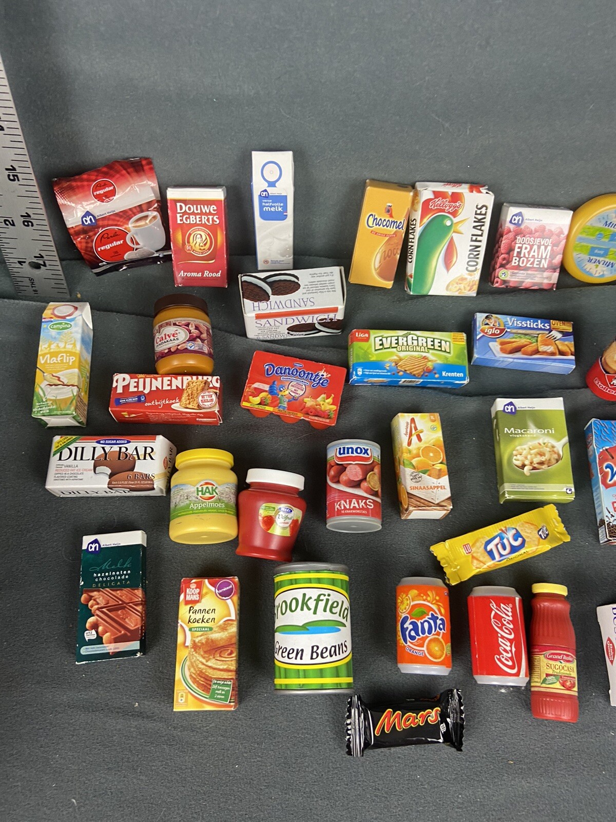 Mini Brands FOOD Lot Of 32 Pieces Zuru Preowned Accessories Dilly Bars Plus