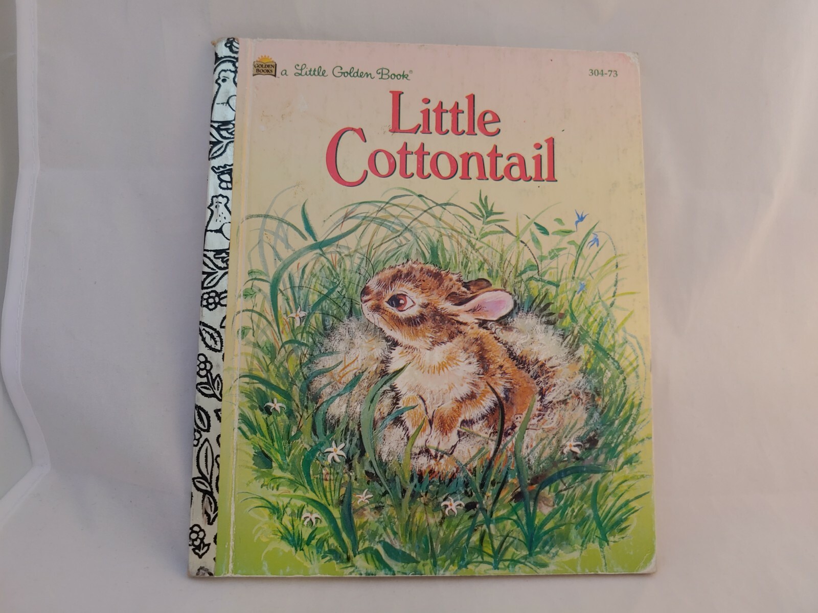 CHOOSE 1 LITTLE GOLDEN BOOK – Variety of books see description
