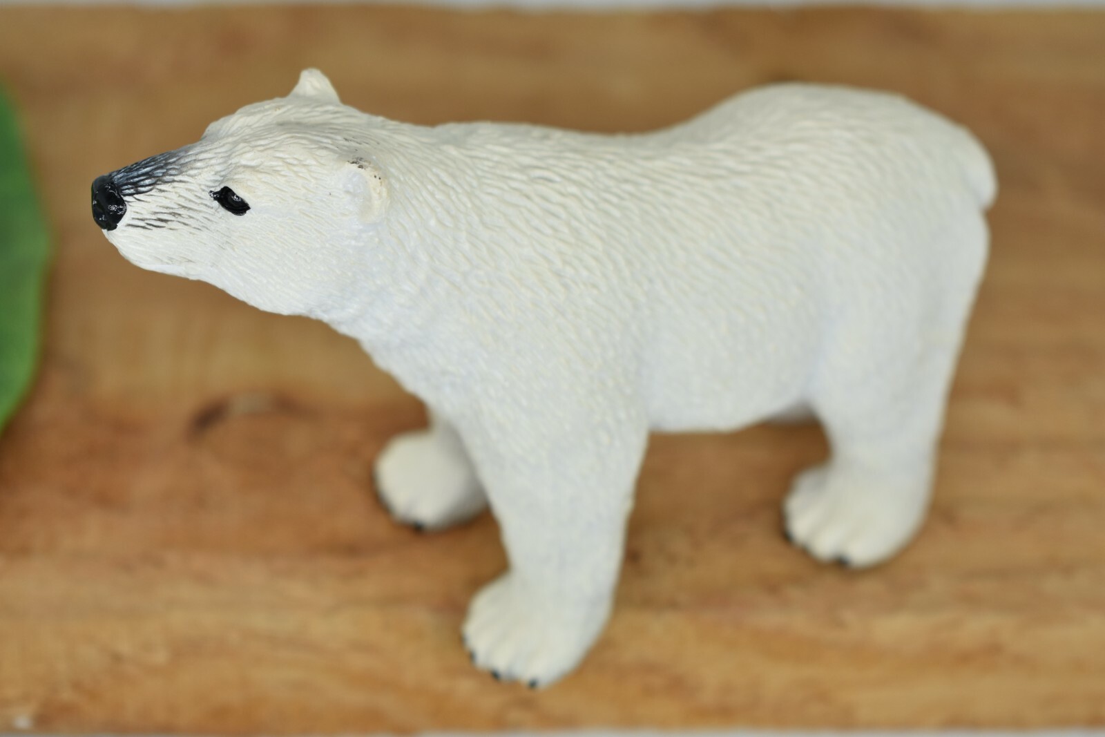 Polar Bear Very Nice Life Like Plastic Replica 4.5″L x 3.5″T – OK01 B610