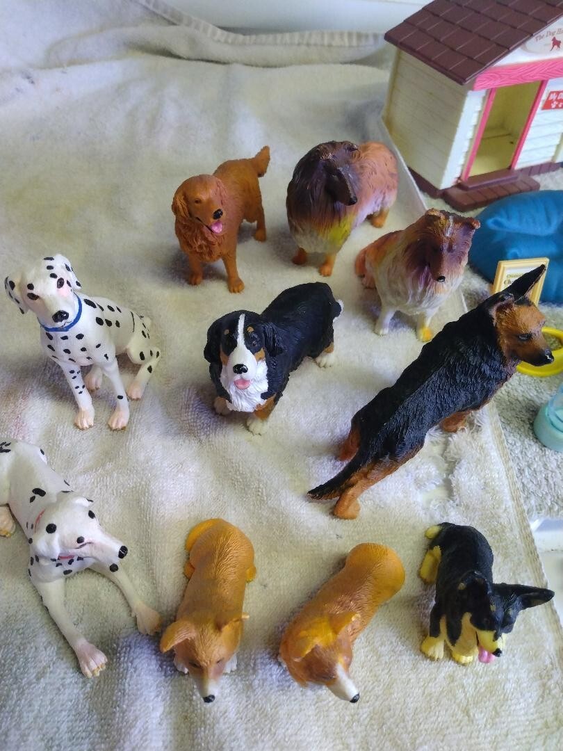 Constructive Playthings Dog Show Figure Incomplete Set with Additional Features