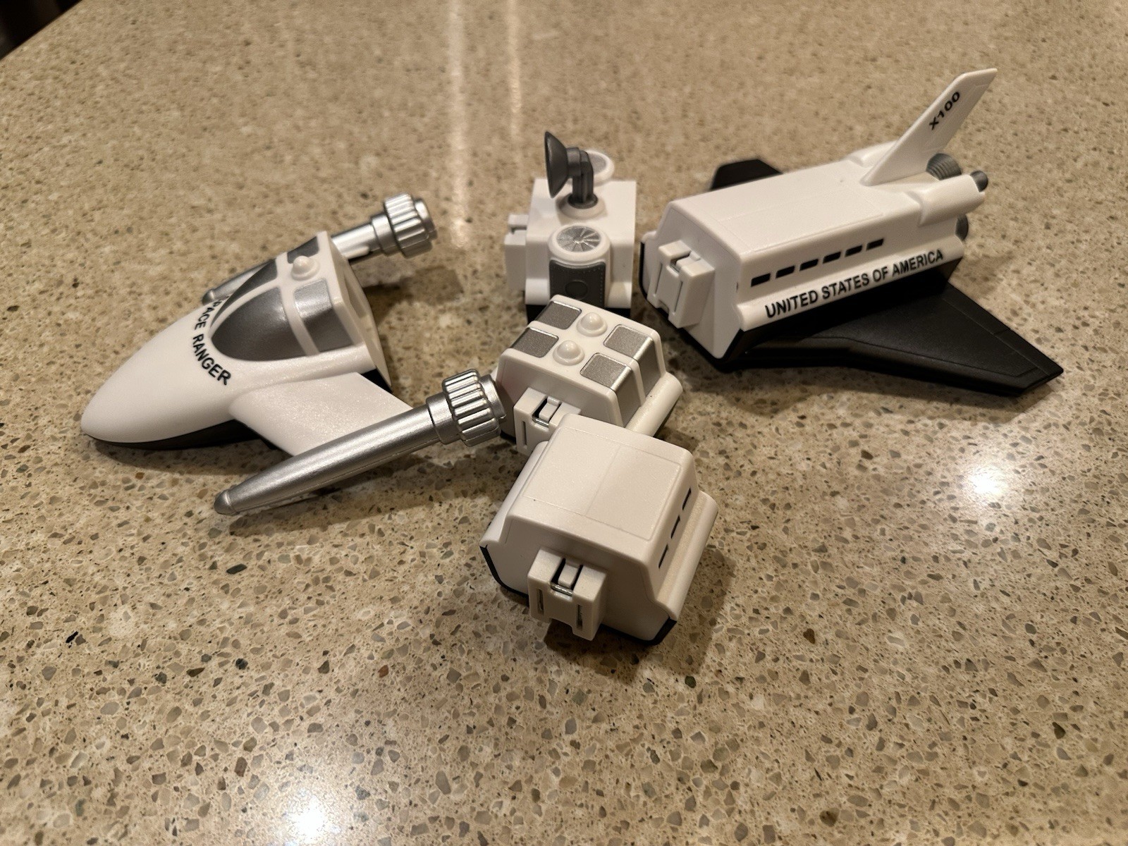 Popular Playthings Magnetic Mix or Match Space Vehicles Space Shuttle 5 PCs