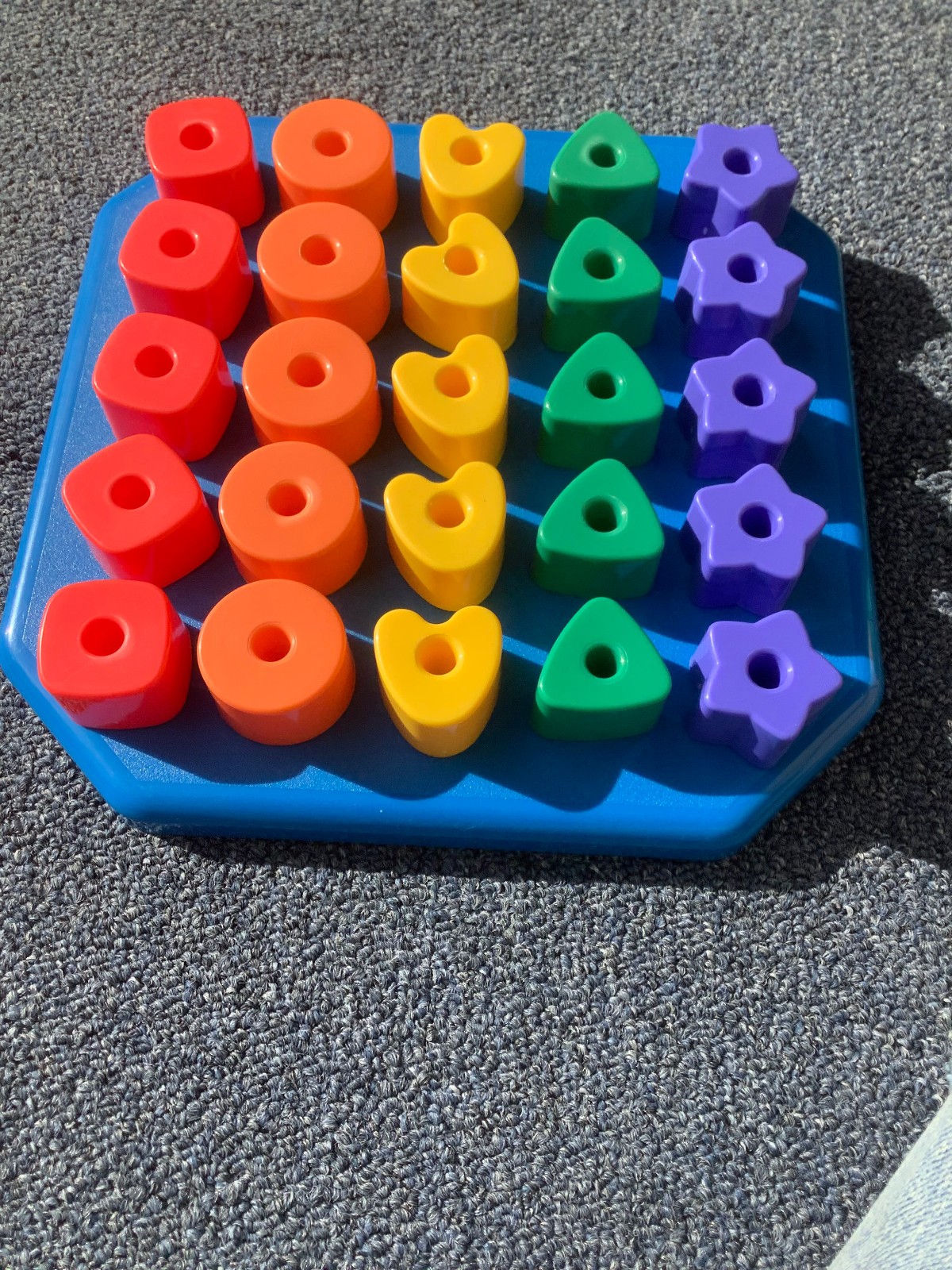 NEW! Avon Fun Beginnings Bright Shapes Pegboard #1 Sort by color & shape