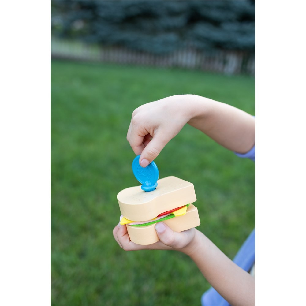 Fat Brain Pretendables Picnic Basket Set