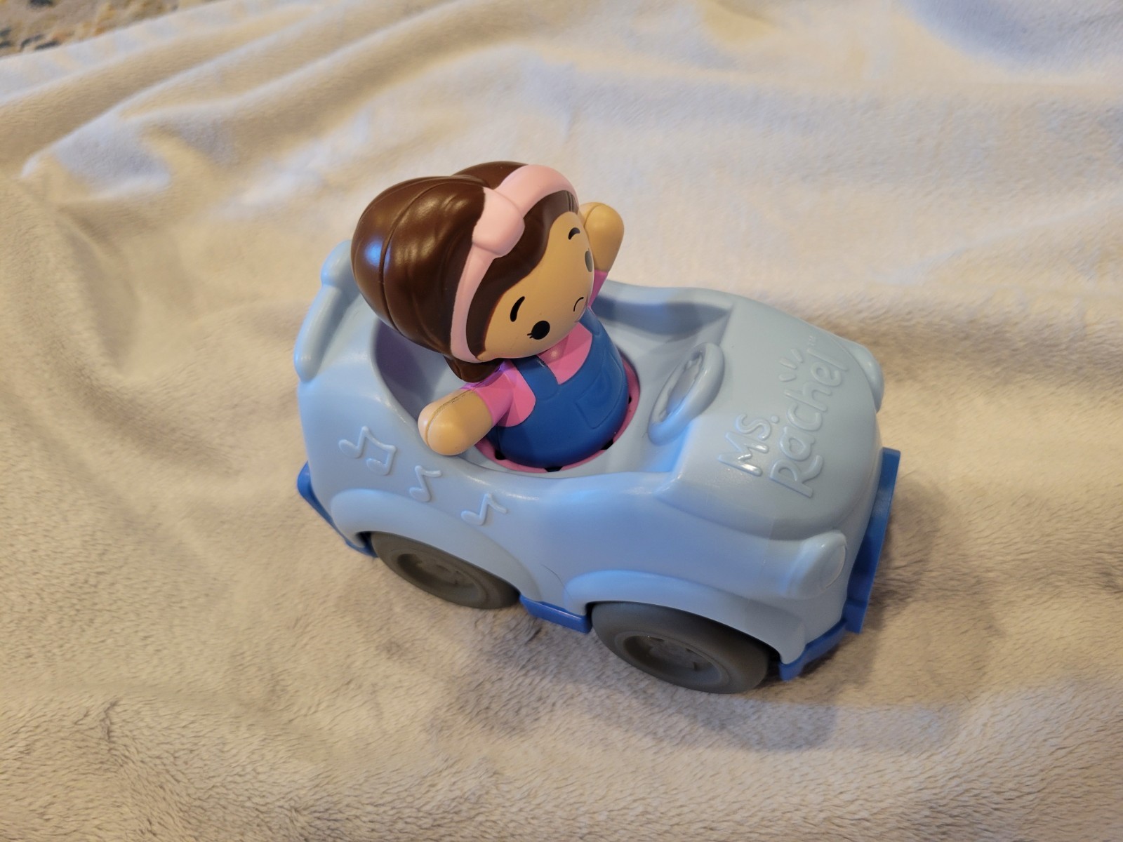 Ms. Rachel 1-2-3 Roll! Vehicle with Click-in Figure Pull Back Action