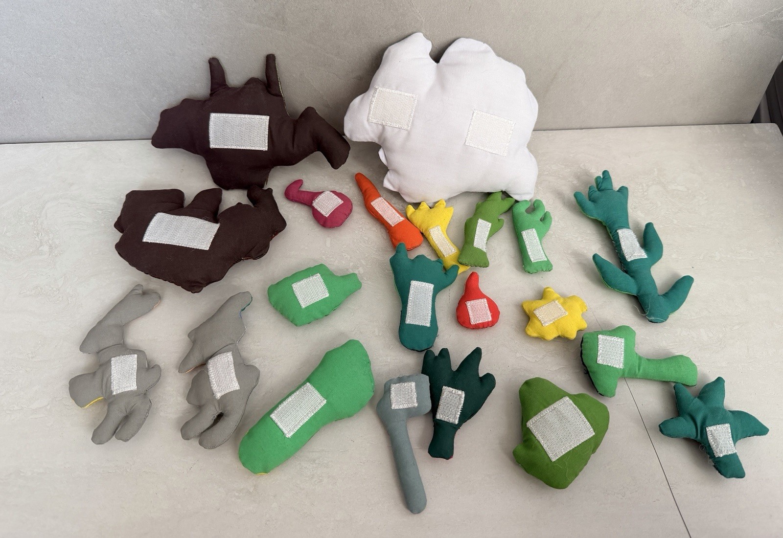 “Tops & Bottoms” Felt Storyboard Kit – 21 Pieces