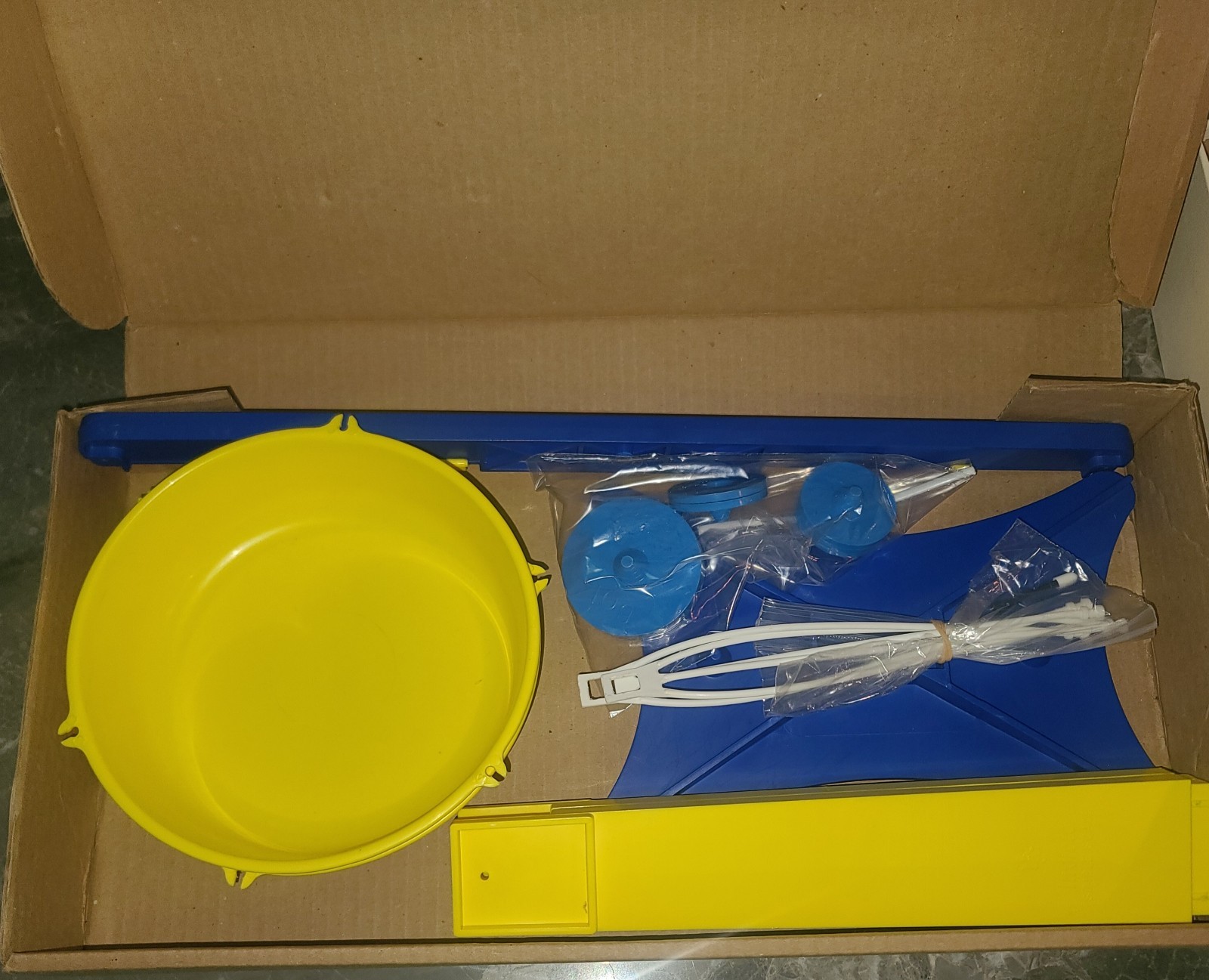 Simple Scale Learning Resources.Kids Scale.Random Color Will Be Shipped to Buyer