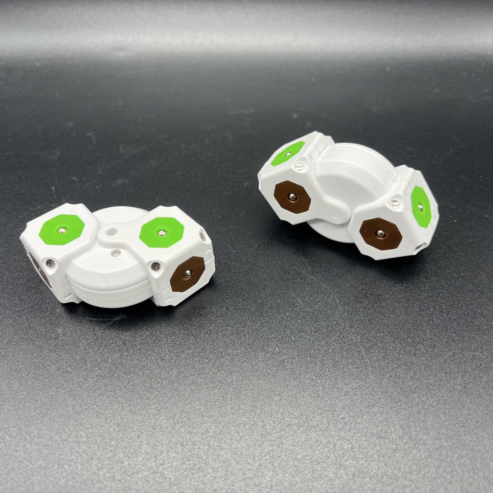 MOSS Robotics Pieces – Two Pivot Pieces