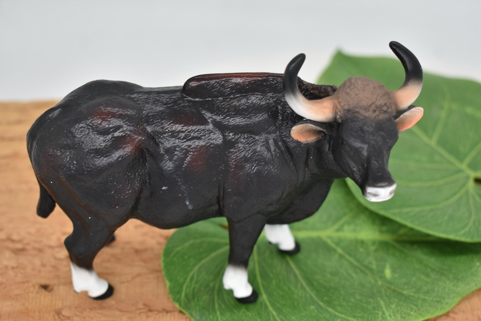 Gaur Bull Realistic Toy Model Plastic Replica Animal, Kids Gift 5.5″ M117