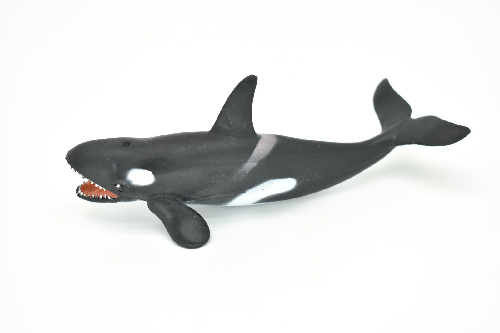 Orca, Killer Whale, Very Nice Rubber Replica 6″ – F472 B4