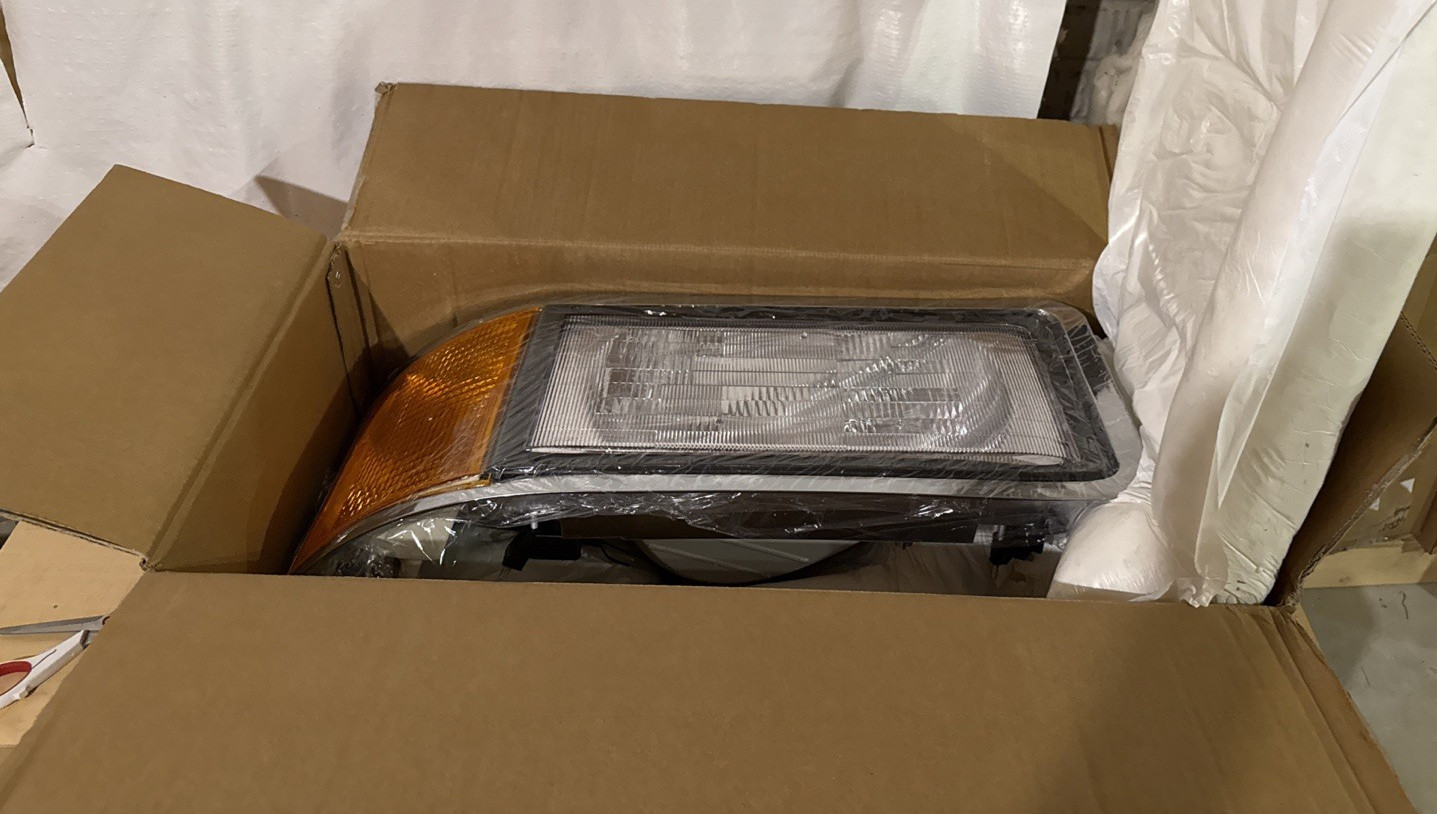 Right Replacement Headlamp with turn Signal Bulb Compatible Mack