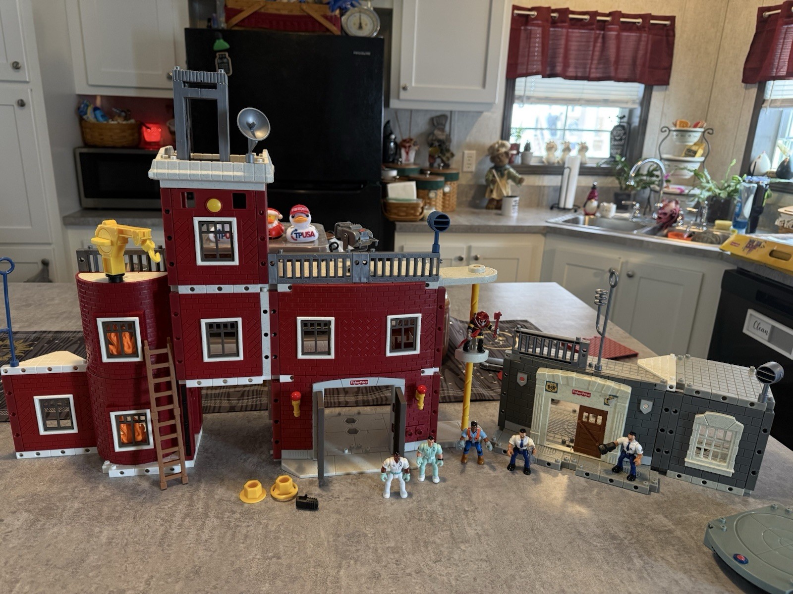 Imaginnext rescue center By Fisher-Price Police Station W Box See Photos Fun Set