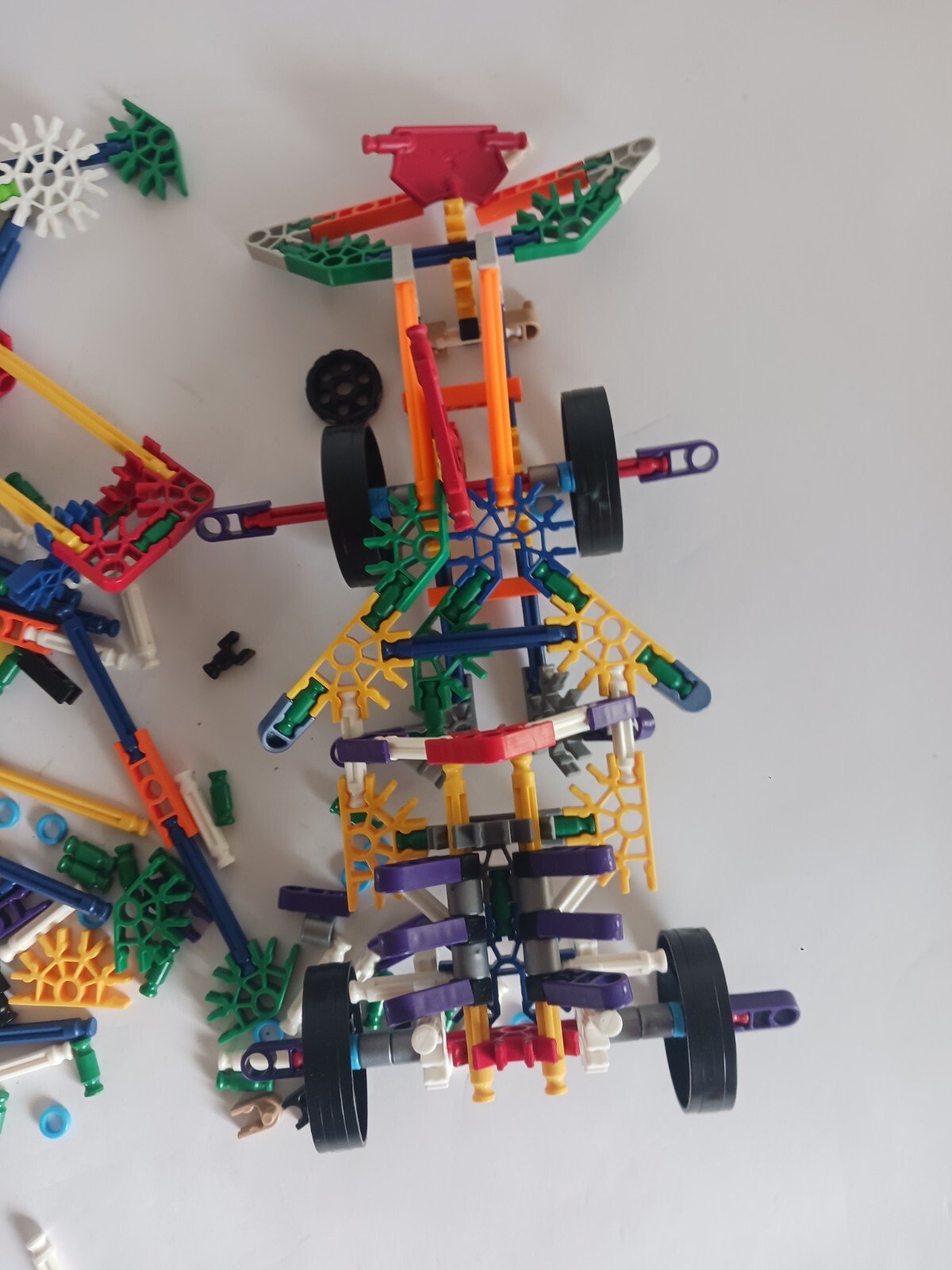 K’NEX Classics 300 Pc/ 20 Model Building Fun Blue Tub Creative Activity Playset