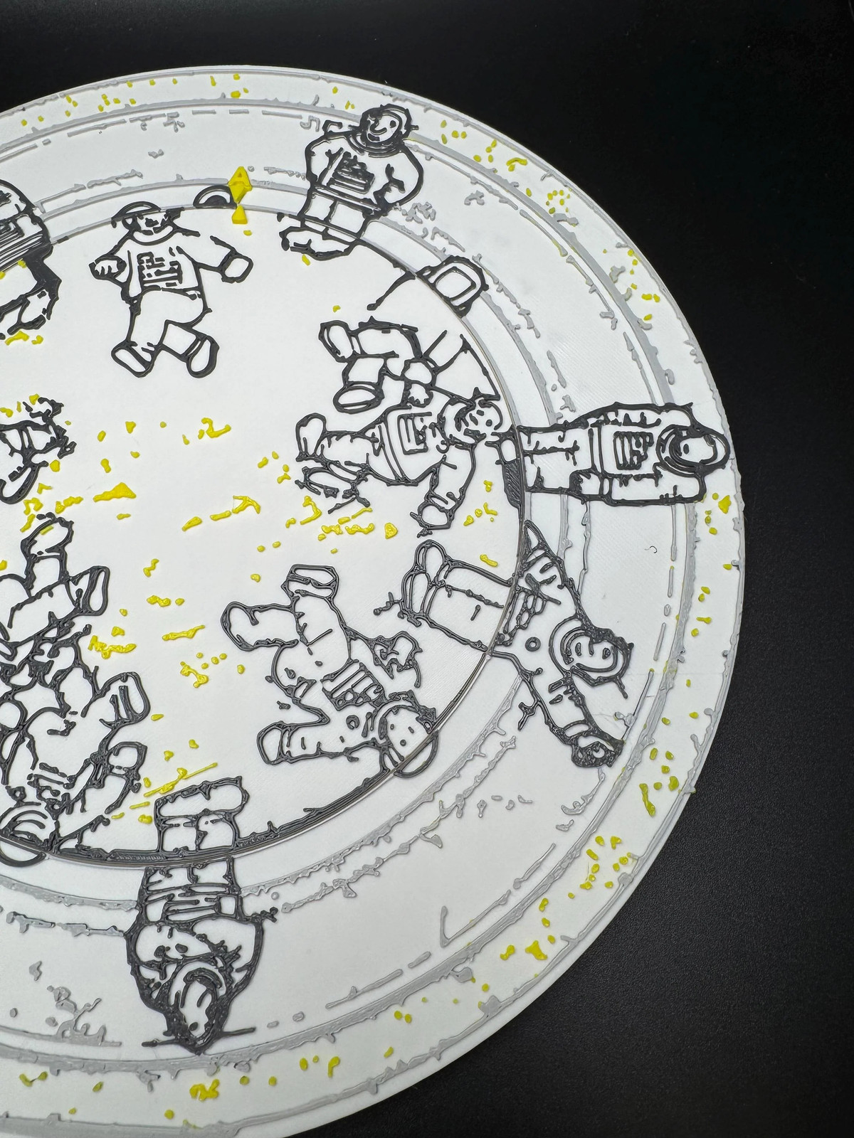 The Missing Astronaut Puzzle – Classic Optical Illusion, Unique Home Décor &
